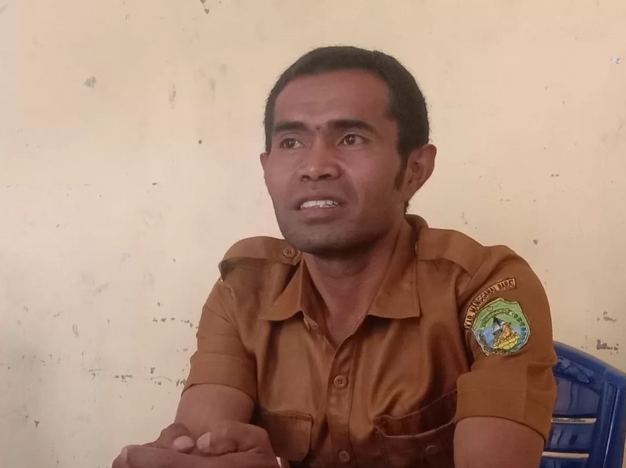 Kepala Desa Golo Desat